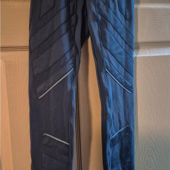 Lululemon Moto Sense knit composite highrise running legging size 4 - Picture 2 of 4